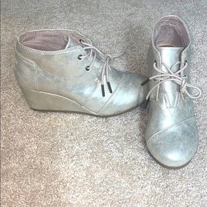 Shimmery TOMs booties. Size 7.5. Never worn